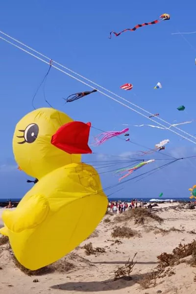 drachenfest in el cotillo - quietschgelbe ente