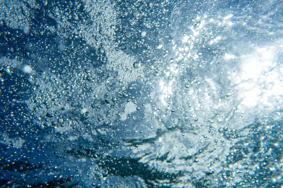 leitungswasser auf fuerteventura-luftblasen im wasser leitungswasser auf fuerteventura - luftblasen im wasser